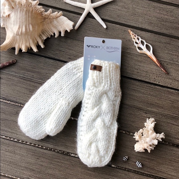Roxy Accessories - 🔥🔥FREE...WITH LARGE BUNDLES ROXY-WINTER GLOVES🔥